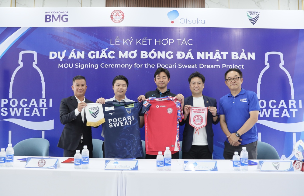 Đội của Patrik Lê Giang thắp sáng ước mơ bóng đá Nhật Bản cho trẻ em - Ảnh 2.