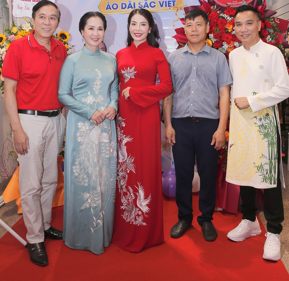 NTK Hằng Nguyễn: Dành tình yêu đặc biệt cho áo dài - Ảnh 4.