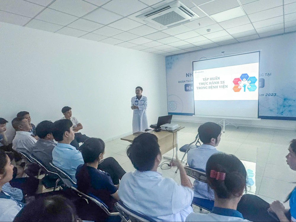 Người dân Bến Tre dễ dàng chăm sóc mắt chất lượng cao ngay tại địa phương - Ảnh 1.