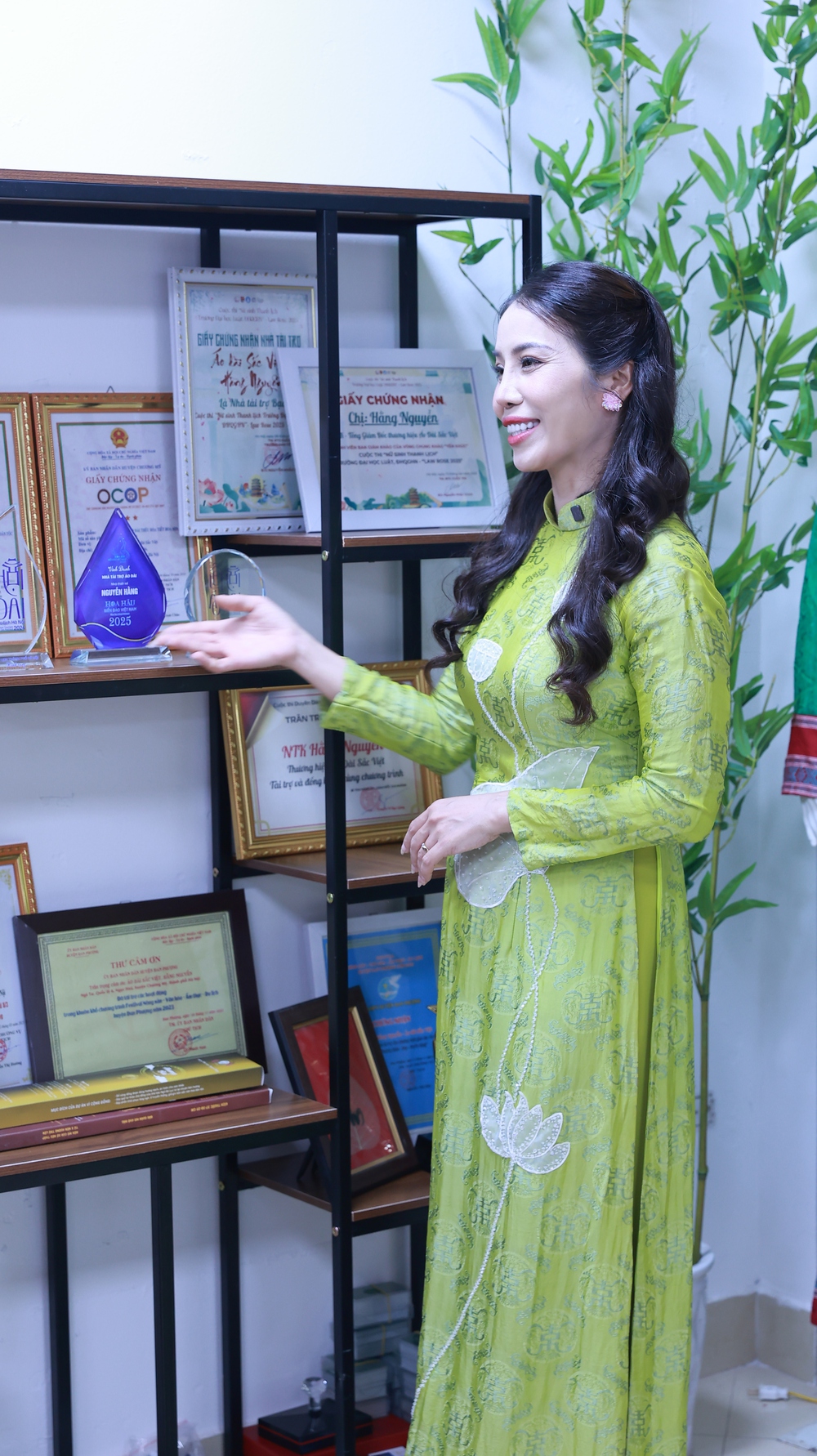 NTK Hằng Nguyễn: Dành tình yêu đặc biệt cho áo dài - Ảnh 6.