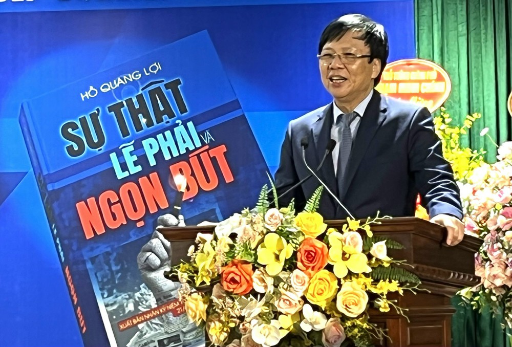 Ra mắt sách “Sự thật, lẽ phải và ngọn bút” của nhà báo Hồ Quang Lợi - Ảnh 1. Ra mắt sách “Sự thật, lẽ phải và ngọn bút” của nhà báo Hồ Quang Lợi - Ảnh 1.