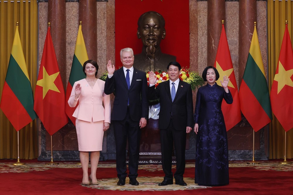 Chủ tịch nước Lương Cường chủ trì lễ đón Tổng thống Litva thăm chính thức Việt Nam - Ảnh 2.