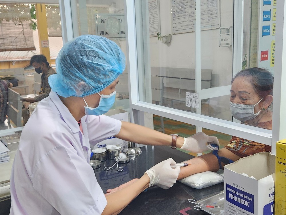 Sốt xuất huyết tăng nhanh, tăng cường bảo vệ nhóm nguy cơ mắc cao - Ảnh 2.