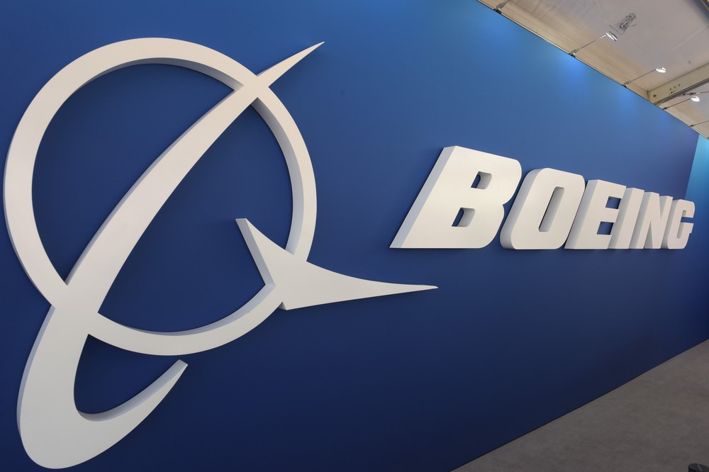 Vụ rơi máy bay tại Ấn Độ: Cổ phiếu Boeing lao dốc sau vụ tai nạn - Ảnh 1.