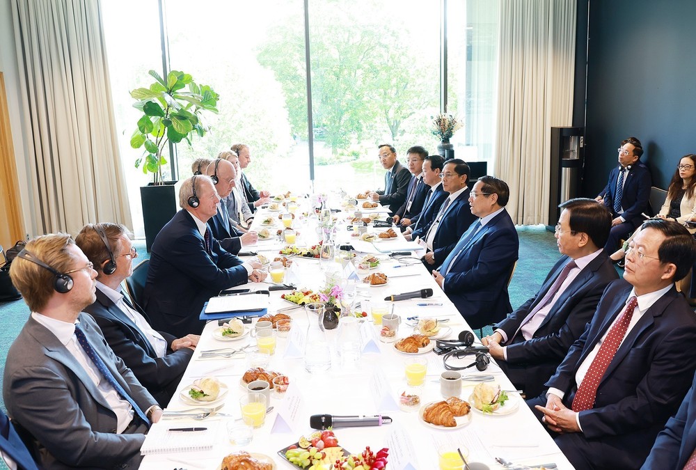 Thủ tướng Phạm Minh Chính ăn sáng làm việc với lãnh đạo tập đoàn kinh tế lớn của Thuỵ Điển - Ảnh 1.