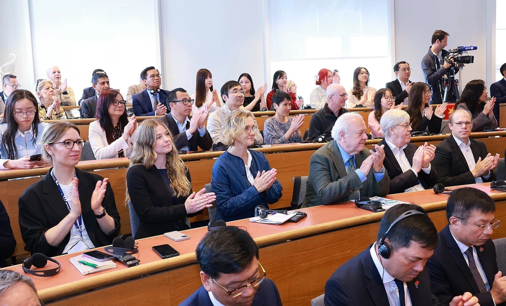 Thủ tướng phát biểu về chính sách tại Đại học Kinh tế Stockholm - Ảnh 7.