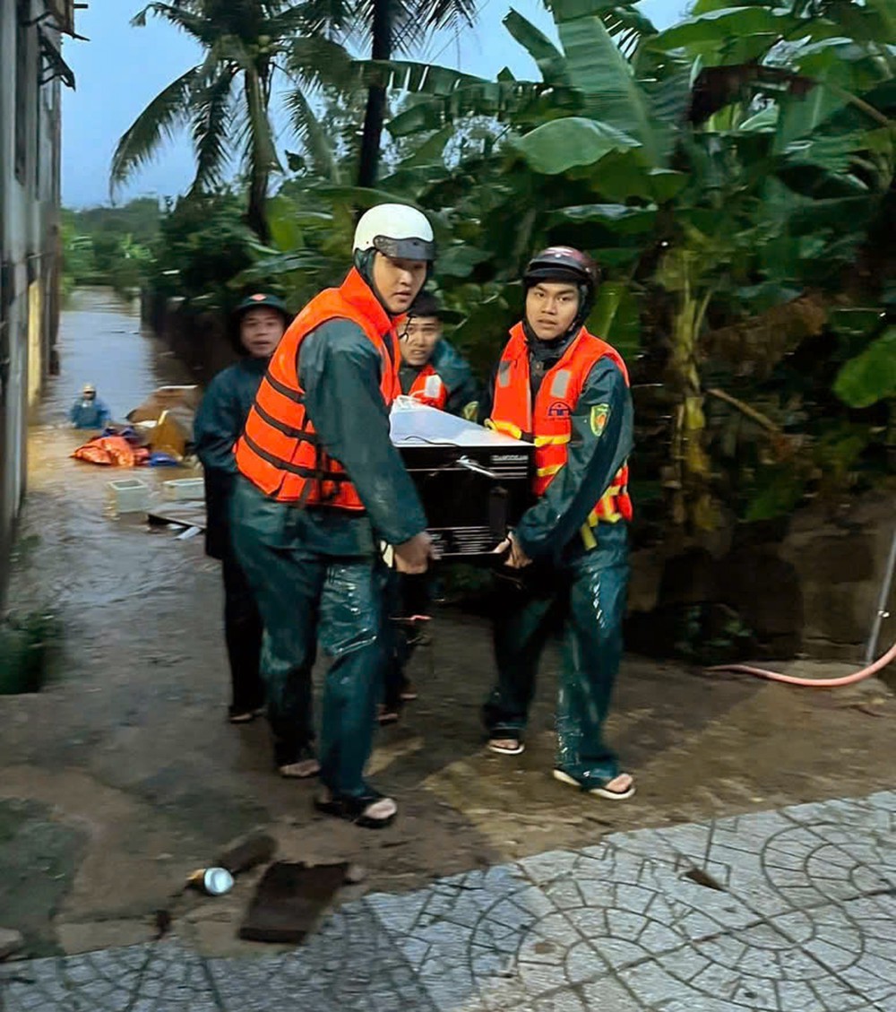 Ảnh hưởng bão số 1: Hàng nghìn hộ dân bị ngập sâu, Quảng Trị khẩn trương sơ tán dân - Ảnh 7.