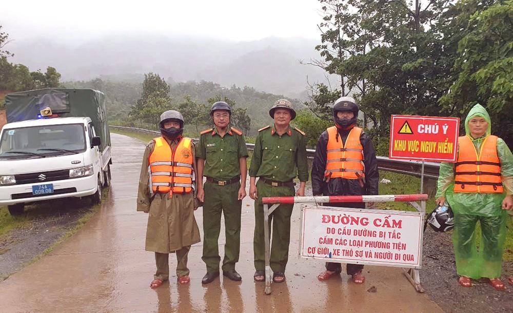 Ảnh hưởng bão số 1: Hàng nghìn hộ dân bị ngập sâu, Quảng Trị khẩn trương sơ tán dân - Ảnh 6.