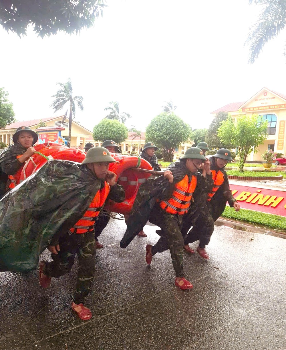 Ảnh hưởng bão số 1: Hàng nghìn hộ dân bị ngập sâu, Quảng Trị khẩn trương sơ tán dân - Ảnh 10.