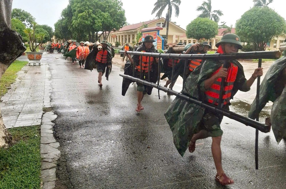 Ảnh hưởng bão số 1: Hàng nghìn hộ dân bị ngập sâu, Quảng Trị khẩn trương sơ tán dân - Ảnh 9.