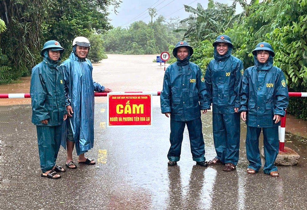 Ảnh hưởng bão số 1: Hàng nghìn hộ dân bị ngập sâu, Quảng Trị khẩn trương sơ tán dân - Ảnh 5.