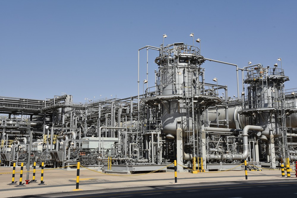 Israel tấn công Iran: Giá dầu vọt tăng hơn 12% - Vàng chạm mức kỷ lục 5 tháng - Ảnh 1.
