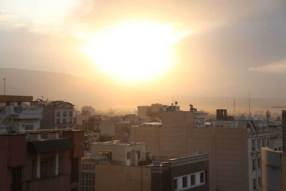 Bộ Ngoại giao khuyến cáo công dân Việt Nam không đến Israel và Iran - Ảnh 1.