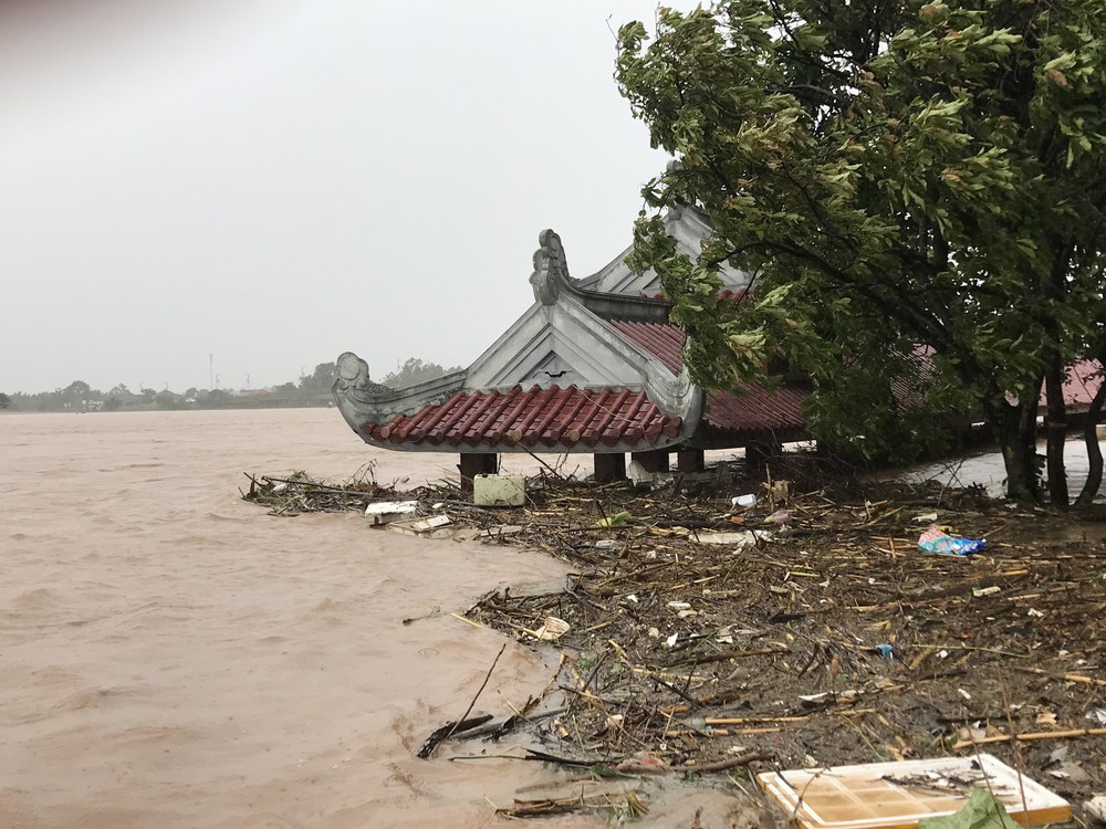 Lũ sông Thạch Hãn đạt báo động 3 gây ngập lụt trên diện rộng ở Quảng Trị - Ảnh 3.