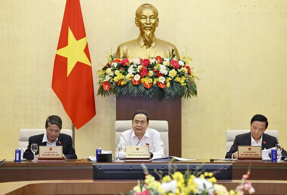 Phiên họp Ủy ban Thường vụ Quốc hội: Đề xuất 23 cơ chế, chính sách đặc thù phát triển hệ thống đường sắt - Ảnh 1.