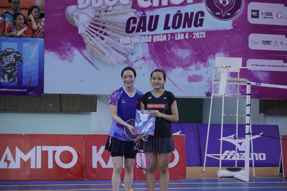 Huyền thoại cầu lông Nguyễn Tiến Minh tiếp lửa đam mê  cho trẻ em vùng khó - Ảnh 2.