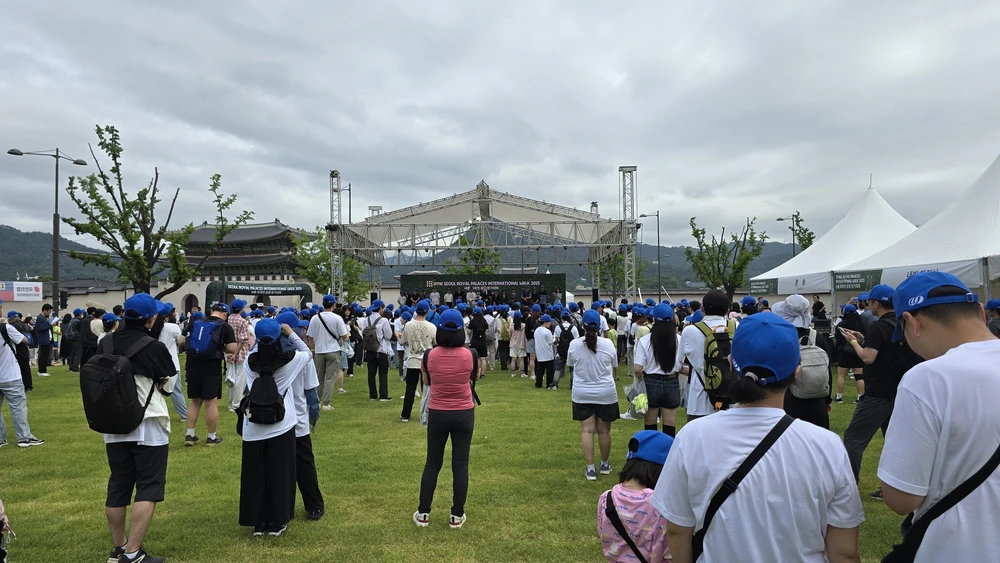 Lễ hội quốc tế đi bộ tham quan Cung điện Hoàng gia Seoul 2025 - Ảnh 2. Lễ hội quốc tế đi bộ tham quan Cung điện Hoàng gia Seoul 2025 - Ảnh 2.