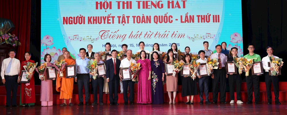 Chung kết Hội thi Tiếng hát người khuyết tật toàn quốc lần thứ III - Ảnh 4. Chung kết Hội thi Tiếng hát người khuyết tật toàn quốc lần thứ III - Ảnh 4.