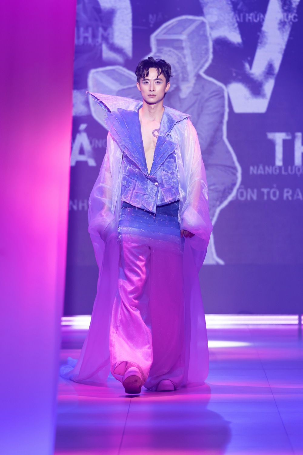 “Bùng nổ” với BST thiết kế thời trang của Gen Z tại  “Gánh” Fashion Show - Ảnh 3.