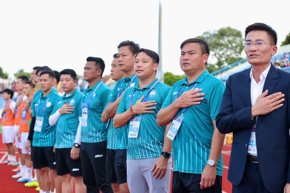 Không Xuân Son, Nam Định vô địch V-League với thành tích "khủng" - Ảnh 2. Không Xuân Son, Nam Định vô địch V-League với thành tích "khủng" - Ảnh 2.