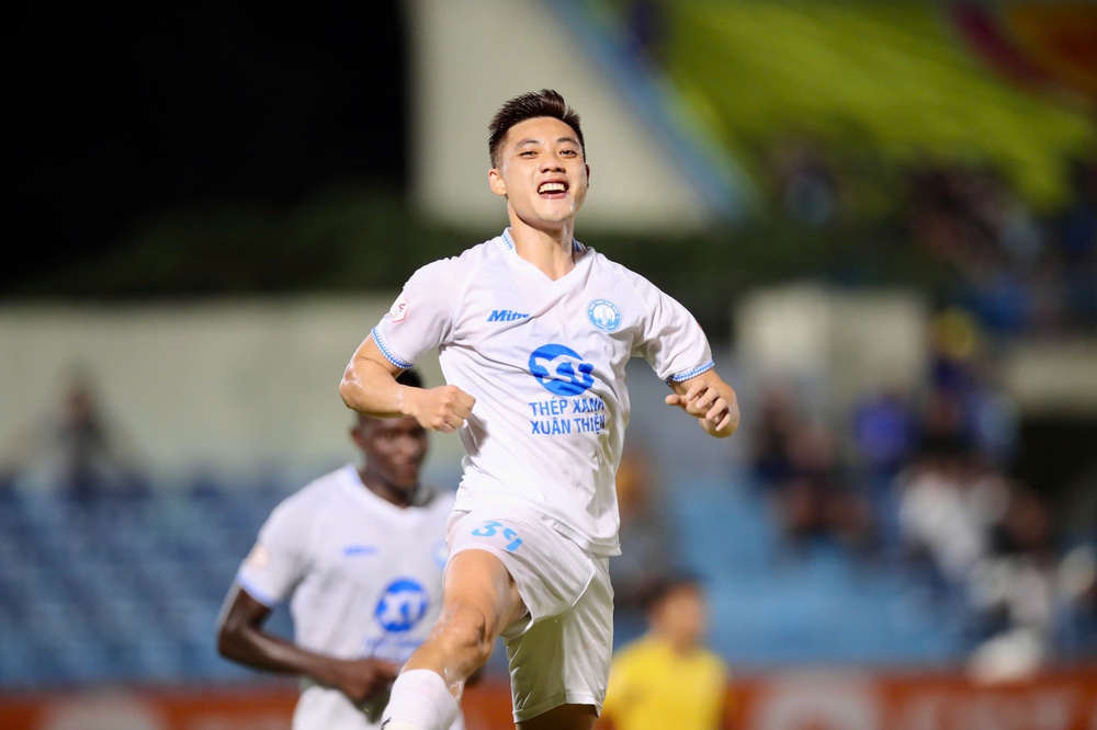 Vòng 25 LPBank V-League 2024/25: Nam Định bảo vệ thành công ngôi vương, Bình Định gần hạng Nhất - Ảnh 1.