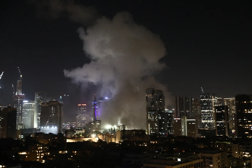 Căng thẳng Israel-Iran: Iran phóng loạt tên lửa mới vào Israel - Ảnh 2.