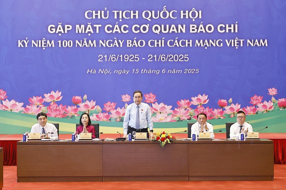 vnapotalchutichquochoitranthanhmangapmatcaccoquanbaochi8092859-17499739334001104253048.jpg