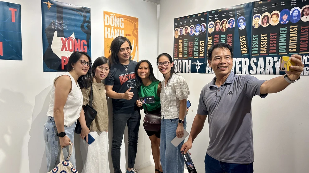 vnapotalcongdongnguoiviettaiphaptaingovoithanhxuancungbannhacbuctuong8093496-1749989339207843789998.jpg
