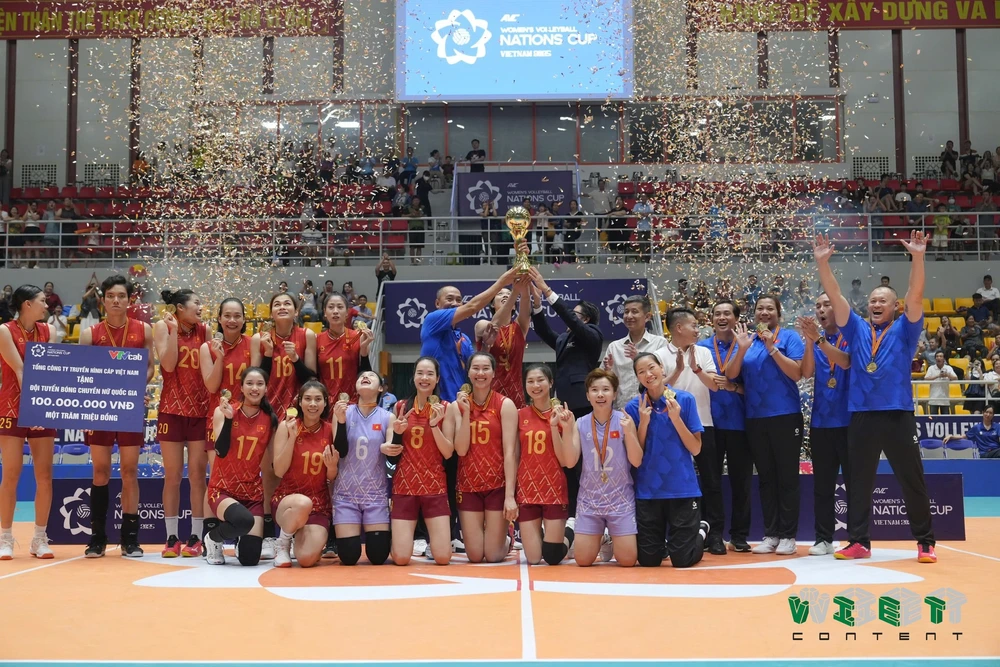 Tuyển bóng chuyền nữ Việt Nam vừa thắng áp đảo Philippines 3-0 để lần thứ 3 liên tiếp vô địch AVC Nations Cup