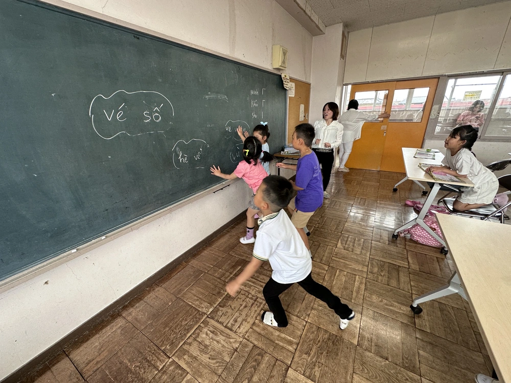 Tôn vinh tiếng Việt: Giữ cội nguồn cho thế hệ mai sau - Ảnh 9. Tôn vinh tiếng Việt: Giữ cội nguồn cho thế hệ mai sau - Ảnh 9.