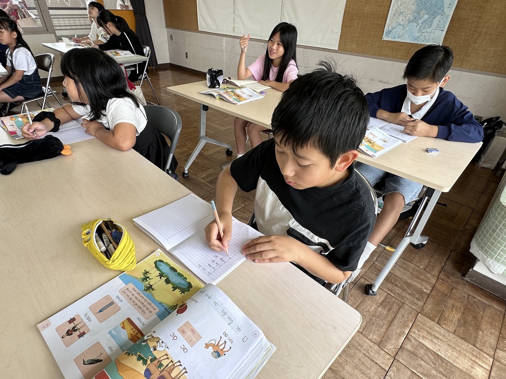 Tôn vinh tiếng Việt: Giữ cội nguồn cho thế hệ mai sau - Ảnh 2. Tôn vinh tiếng Việt: Giữ cội nguồn cho thế hệ mai sau - Ảnh 2.