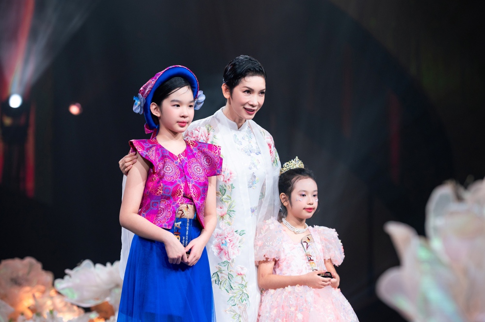 Siêu mẫu Xuân Lan người thầm lặng trong hành trình phát triển của thế hệ người mẫu trẻ - Ảnh 3. Siêu mẫu Xuân Lan người thầm lặng trong hành trình phát triển của thế hệ người mẫu trẻ - Ảnh 3.