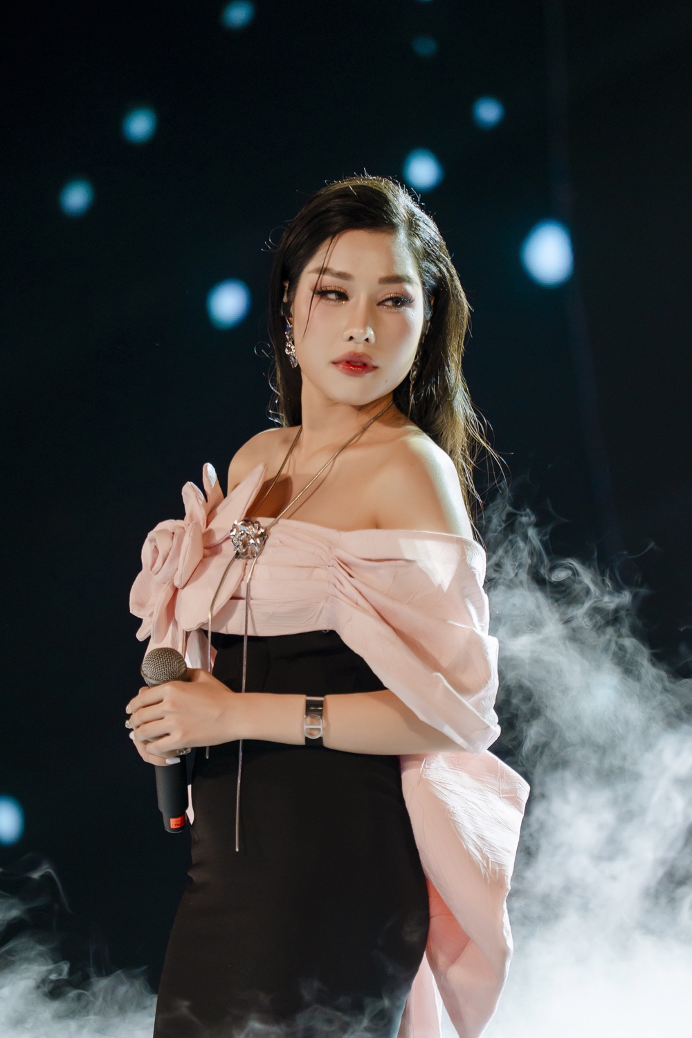 Liveshow 2 'Điểm hẹn tài năng' bùng nổ cảm xúc và 'cuộc chơi' bình chọn đầy bất ngờ - Ảnh 3. Liveshow 2 'Điểm hẹn tài năng' bùng nổ cảm xúc và 'cuộc chơi' bình chọn đầy bất ngờ - Ảnh 3.
