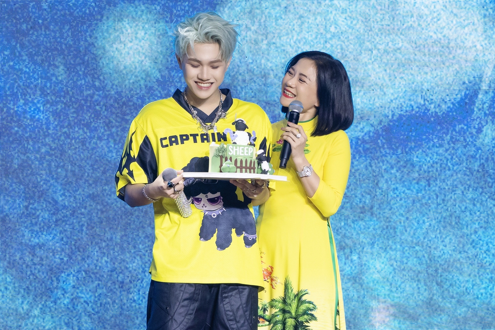 CAPTAIN BOY xúc động với tình cảm của người hâm mộ tại fan meeting - Ảnh 2.