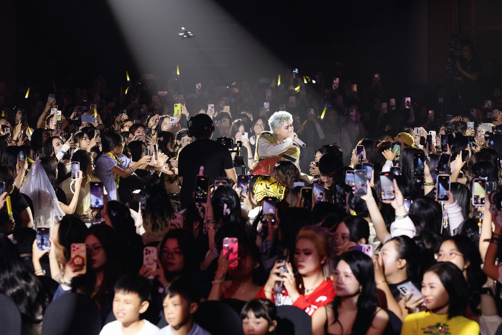 CAPTAIN BOY xúc động với tình cảm của người hâm mộ tại fan meeting - Ảnh 3.