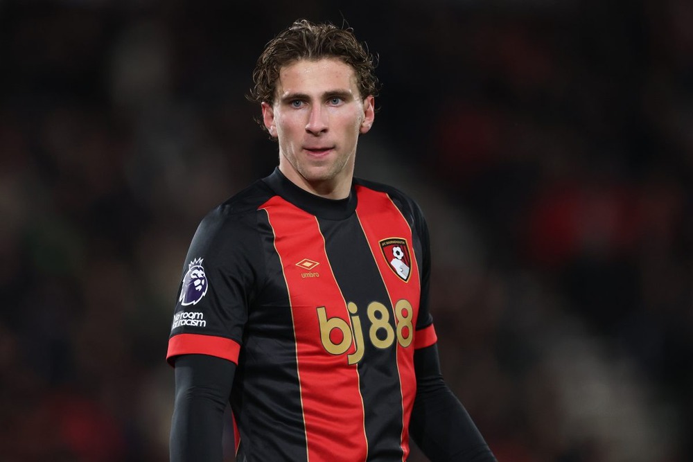 Tin chuyển nhượng ngày 16/6: PSG sắp có sao Bournemouth với giá 60 triệu bảng; MU ra quyết định cho hàng công - Ảnh 2. Tin chuyển nhượng ngày 16/6: PSG sắp có sao Bournemouth với giá 60 triệu bảng; MU ra quyết định cho hàng công - Ảnh 2.