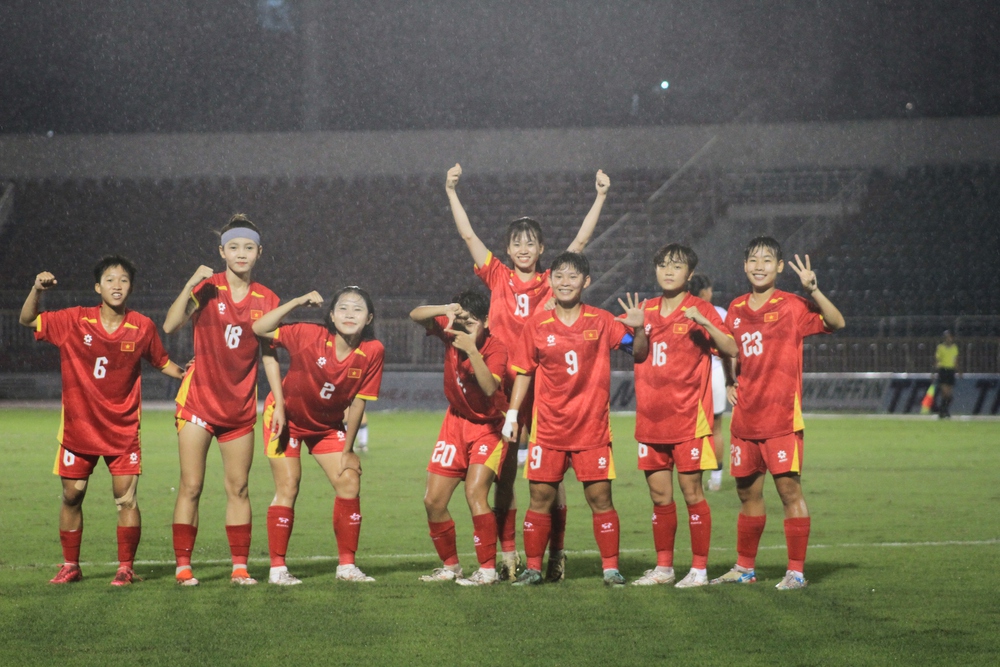 U19 nữ Việt Nam tự tin thay đổi lịch sử trước U19 nữ Thái Lan - Ảnh 2. U19 nữ Việt Nam tự tin thay đổi lịch sử trước U19 nữ Thái Lan - Ảnh 2.