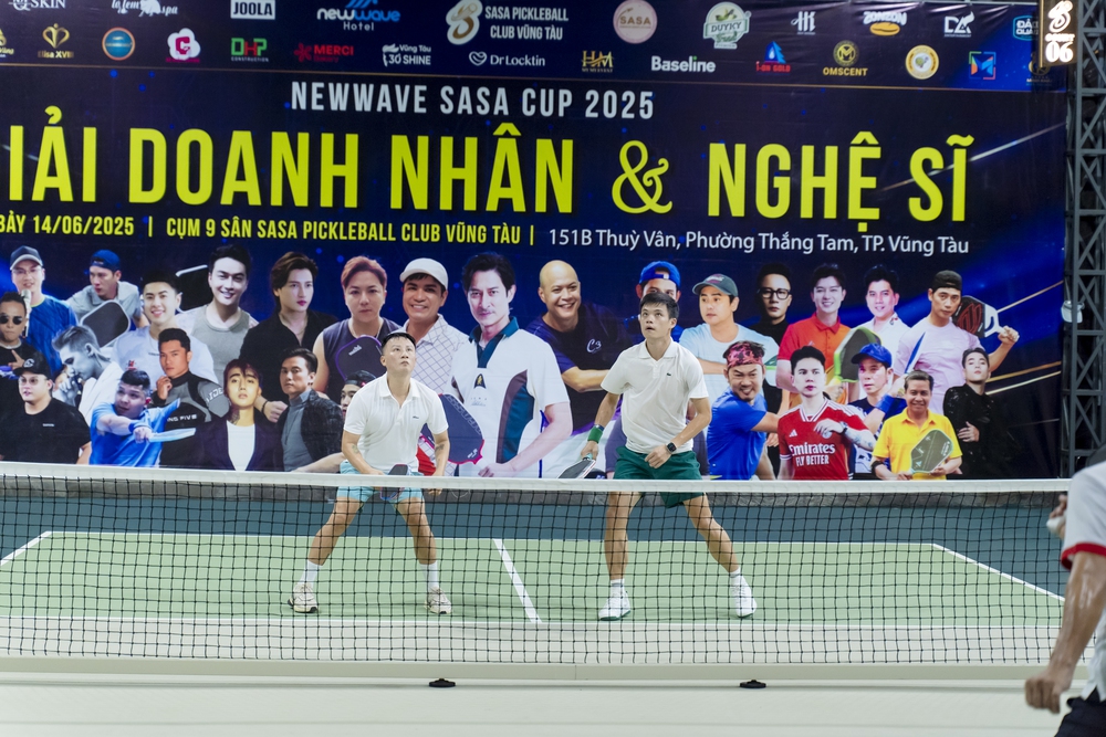 Dàn sao nghệ sĩ Hoàng Bách, Huy Khánh hút fan trong ngày hội pickleball - Ảnh 1. Dàn sao nghệ sĩ Hoàng Bách, Huy Khánh hút fan trong ngày hội pickleball - Ảnh 1.