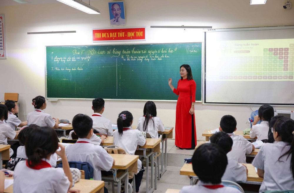 Kỳ họp thứ 9, Quốc hội khóa XV: Lương của nhà giáo được xếp cao nhất trong hệ thống thang bậc lương hành chính sự nghiệp - Ảnh 2.