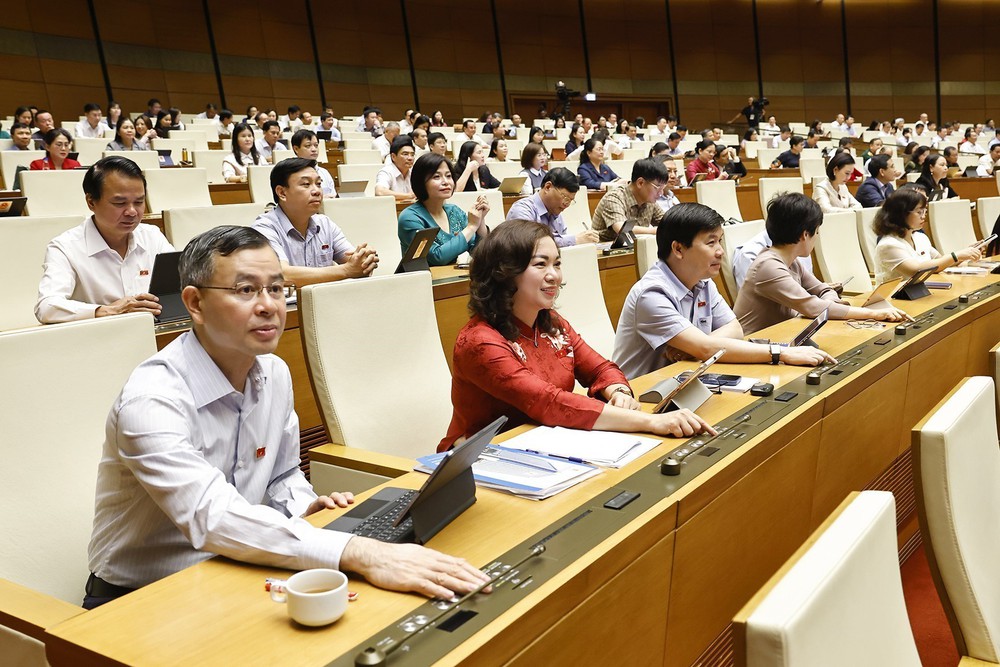 Kỳ họp thứ 9, Quốc hội khóa XV: Thông qua Nghị quyết sửa đổi, bổ sung một số điều của Hiến pháp nước Cộng hòa xã hội chủ nghĩa Việt Nam - Ảnh 2. Kỳ họp thứ 9, Quốc hội khóa XV: Thông qua Nghị quyết sửa đổi, bổ sung một số điều của Hiến pháp nước Cộng hòa xã hội chủ nghĩa Việt Nam - Ảnh 2.