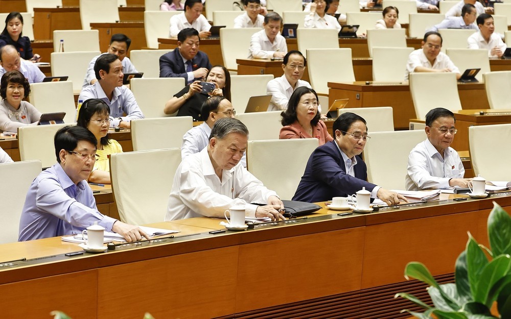Kỳ họp thứ 9, Quốc hội khóa XV: Thông qua Nghị quyết sửa đổi, bổ sung một số điều của Hiến pháp nước Cộng hòa xã hội chủ nghĩa Việt Nam - Ảnh 1. Kỳ họp thứ 9, Quốc hội khóa XV: Thông qua Nghị quyết sửa đổi, bổ sung một số điều của Hiến pháp nước Cộng hòa xã hội chủ nghĩa Việt Nam - Ảnh 1.