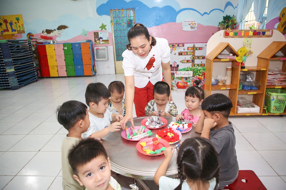 Bên lề Kỳ họp thứ 9, Quốc hội khóa XV: Kỳ vọng cải thiện đáng kể tình trạng thiếu giáo viên - Ảnh 2.