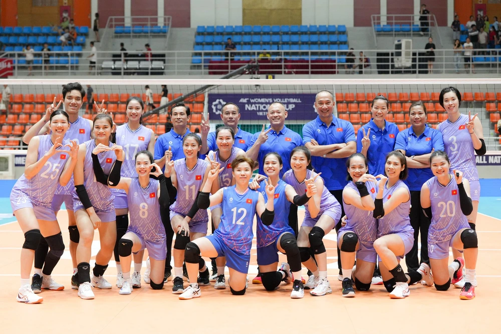Tuyển bóng chuyền nữ Việt Nam chuẩn bị tham dự VTV Cup 2025