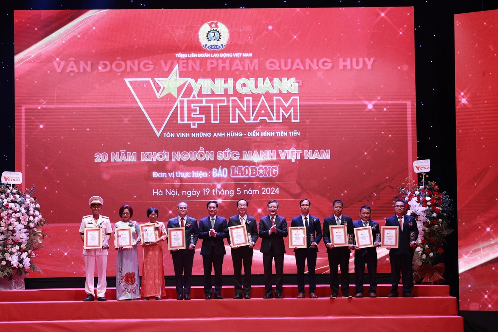 "Vinh quang Việt Nam": Vinh danh những khát vọng cống hiến không ngừng - Ảnh 8. "Vinh quang Việt Nam": Vinh danh những khát vọng cống hiến không ngừng - Ảnh 8.