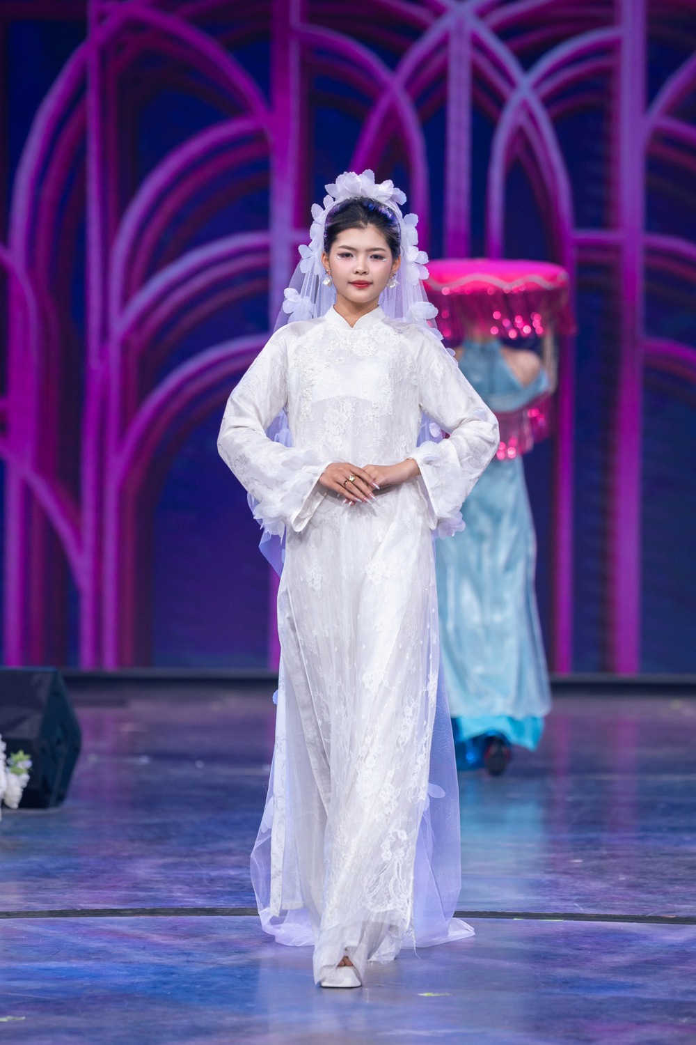 Phạm Quỳnh Anh ghi điểm với màn trình diễn ấn tượng tại Vietnam Beauty Fashion Awards 2025 - Ảnh 4.