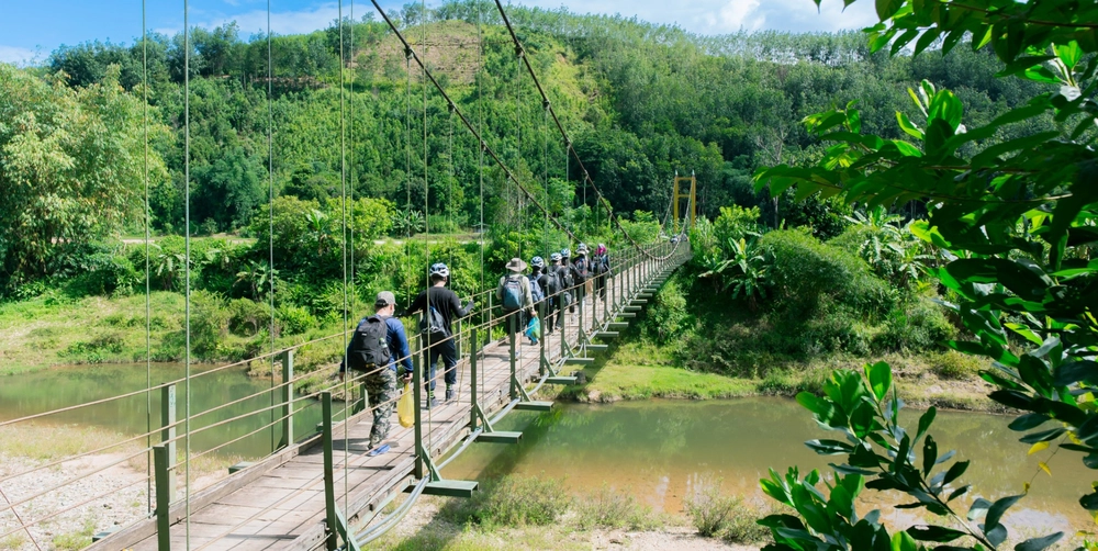 Trekking đường núi: Xu hướng "xê dịch" mới của giới trẻ - Ảnh 1. Trekking đường núi: Xu hướng "xê dịch" mới của giới trẻ - Ảnh 1.