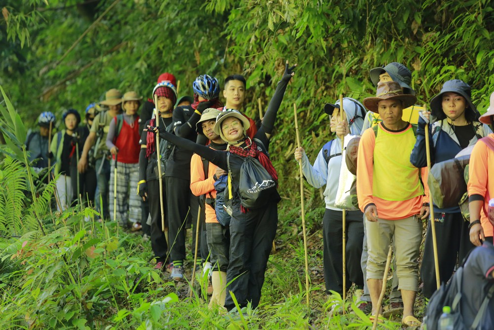 Trekking đường núi: Xu hướng "xê dịch" mới của giới trẻ - Ảnh 2. Trekking đường núi: Xu hướng "xê dịch" mới của giới trẻ - Ảnh 2.