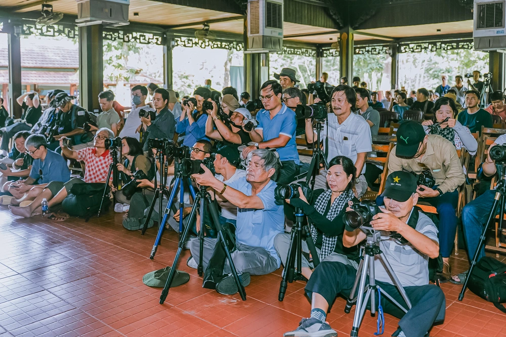 Hành trình nhiếp ảnh miền Trung: Khi đầm sen Trà Lý và văn hóa Chăm vào khung hình - Ảnh 4. Hành trình nhiếp ảnh miền Trung: Khi đầm sen Trà Lý và văn hóa Chăm vào khung hình - Ảnh 4.