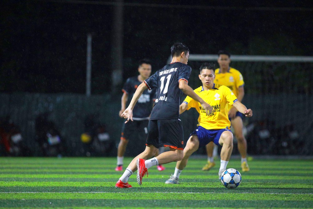 Sôi động giải bóng đá Khang Phát Diamond Central Cup 2025 - Ảnh 3.