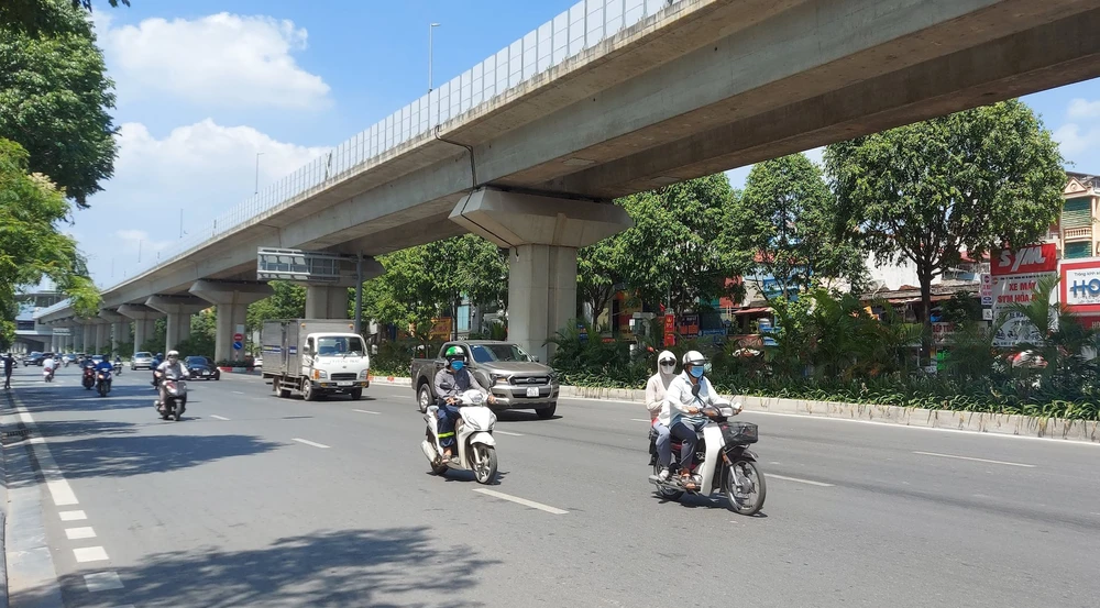 Dự báo thời tiết ngày 19/6: Nhiều nơi nắng nóng, mưa rào và dông - Ảnh 1.
